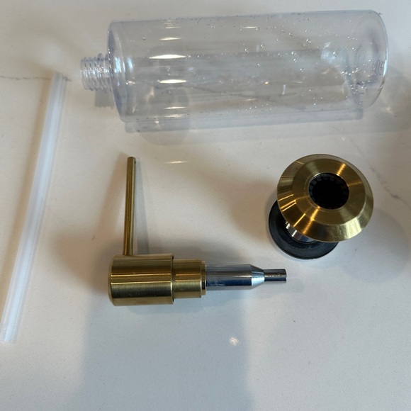 Built in countertop soap dispenser in GOLD - Picture 5 of 8